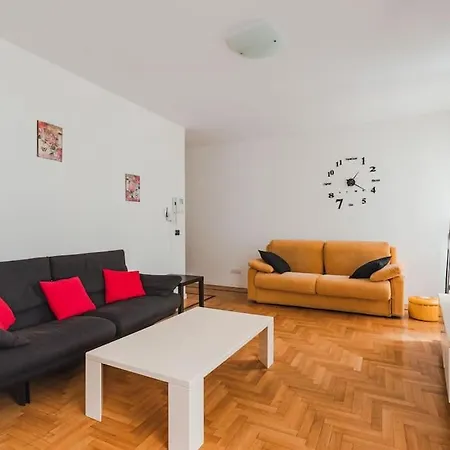 Piazza Unita Apartment *